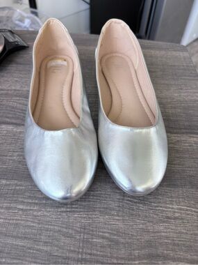 Women's Silver Ballet Flats – Lightweight Everyday Slip-Ons